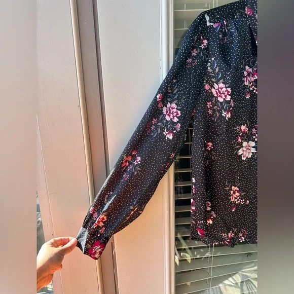 Laundry by Shelli Segal $89 Black Floral V-neck Tie Blouse - Picture 7 of 10